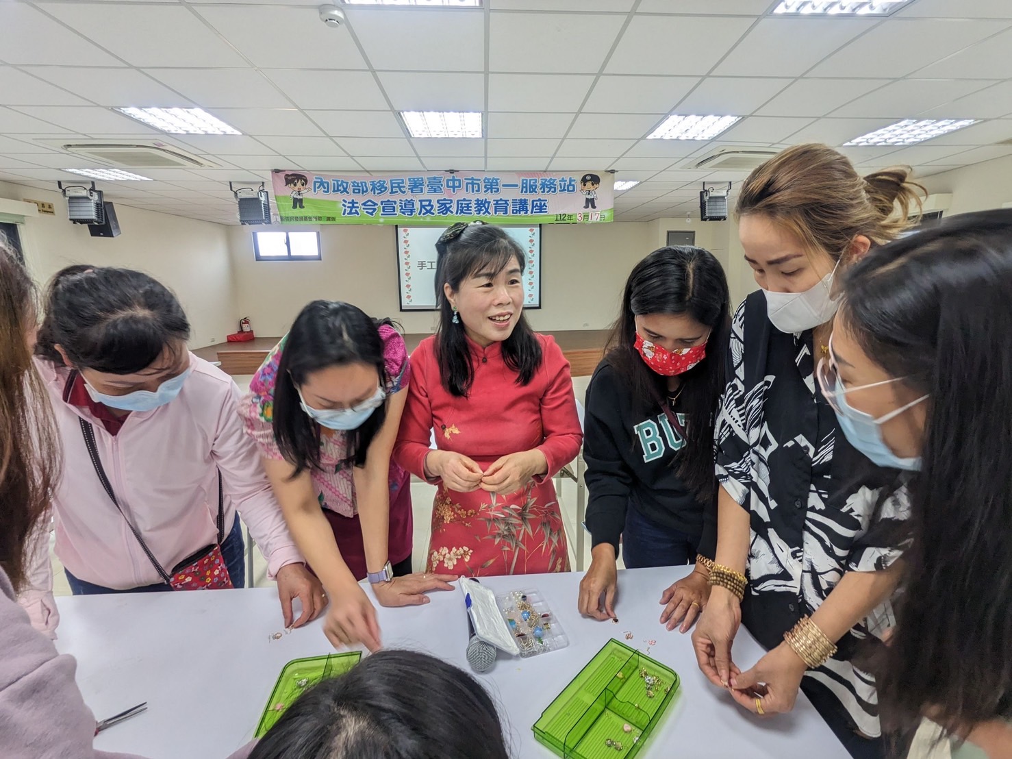 NIA Taichung City Service Center invited New Immigrants for Earrings DIY Activity. Photo provided by NIA Taichung City Service Center